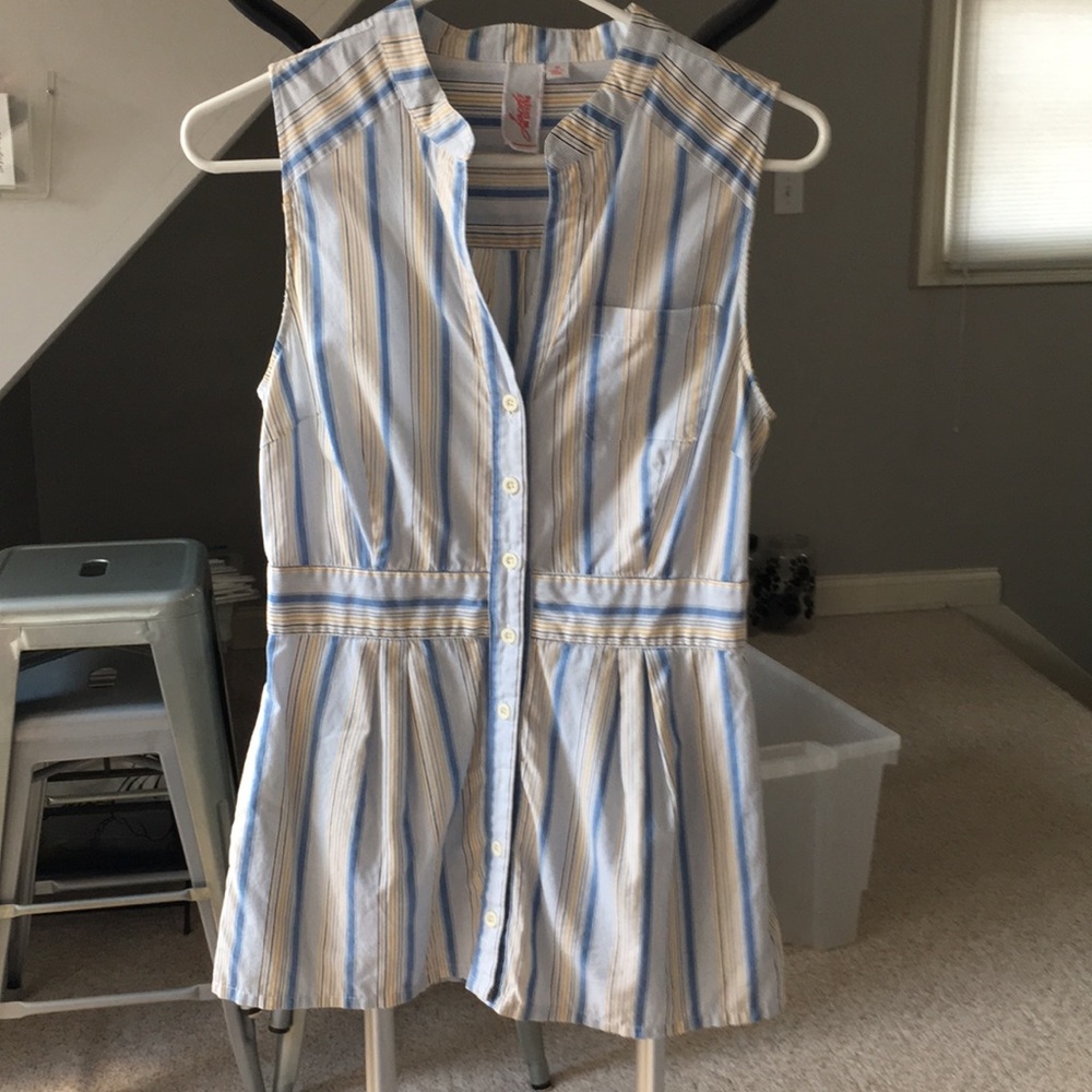 BB Dakota pinstriped cotton top. Size M